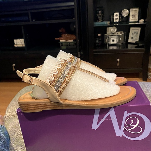 Jeweled Thong Sandals, 1” stacked heel, lotta sparkle, Size 6.5, New in Box - Picture 7 of 10